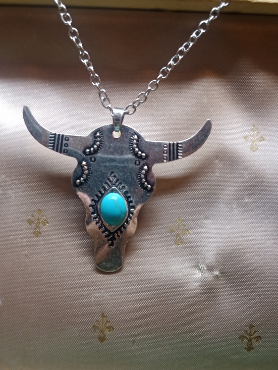Jewelry - Turquoise Stone Bull Skull Pendant Necklace - Silver Tone